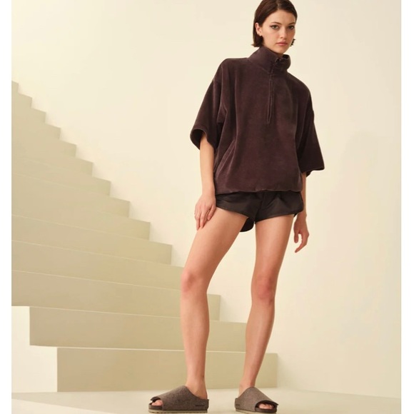 Fear of God ESSENTIALS WOMENS
Womens Running Short - Picture 5 of 5